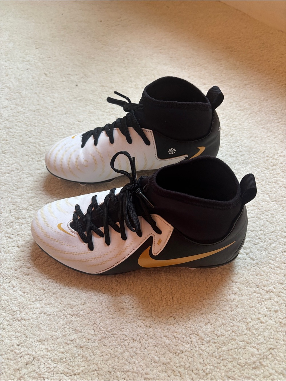 Nike Kids Mid-Top soccer cleats - White, Black & Gold PHANTOM LUNA
